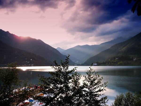 Scopri l’atmosfera magica dell’autunno sulle sponde del Lago di Ledro!