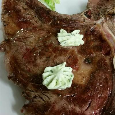 Costata con burro alle erbette