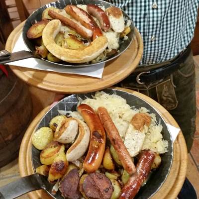 wurstel misti con patate saltate e crauti