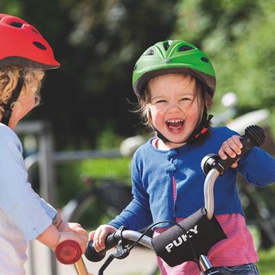 Abus Helme - smiley Kid red and green - Fahrradverleih Gardasee - Mandelli Bike Abus center