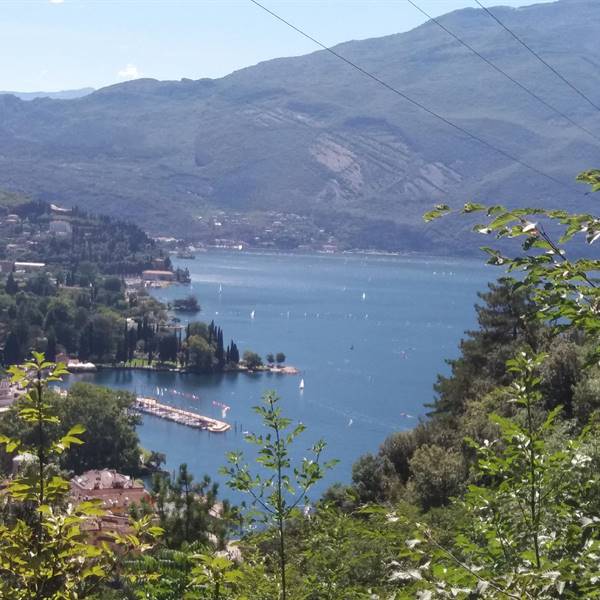 vista lago dal sentiero verso il Bastione