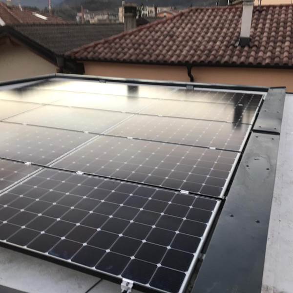 FOTOVOLTAICO - impianto fotovoltaico integrato sulla copertura di un garage