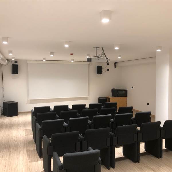 ALBERGHIERO - sala cinema