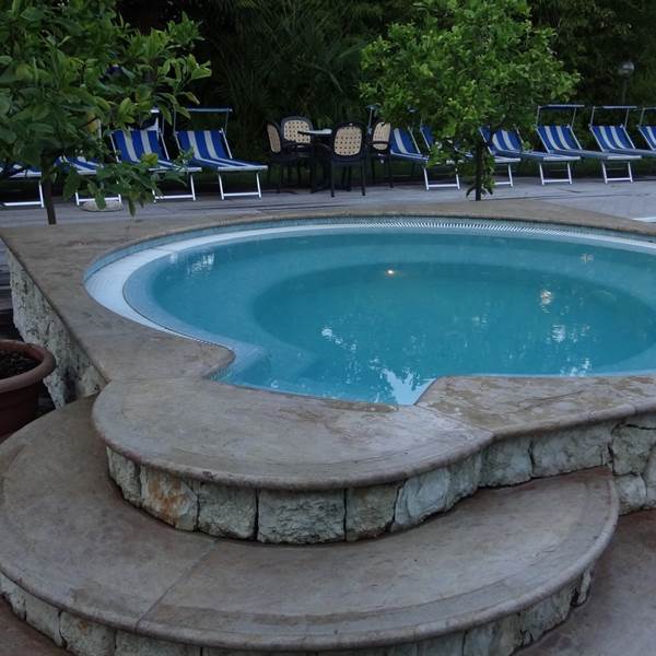 Hotel Limone - Pool