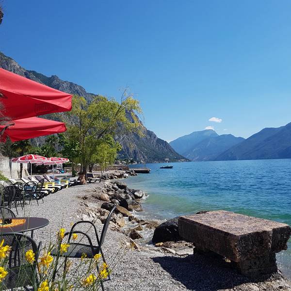 relax in spiaggia a Limone