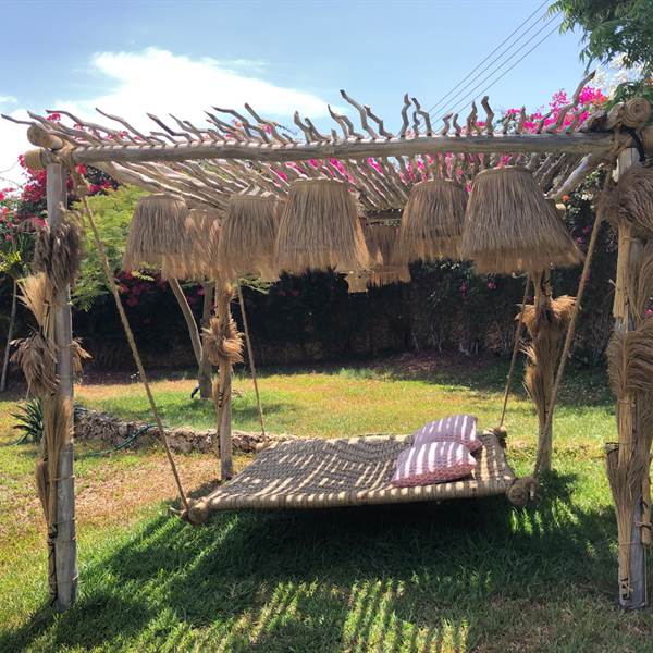 chilling out swing bed