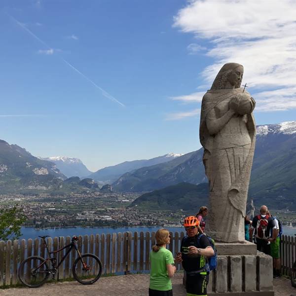 ponale riva del garda  noleggio biciclette elettriche torbole sul garda