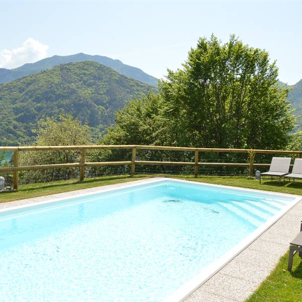 Gallery | Ledro Service Tour | esterno piscina