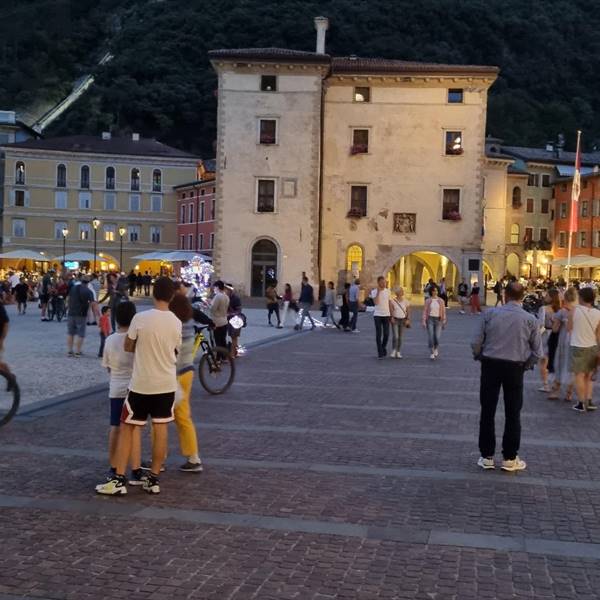 piazza tre novembre riva del garda