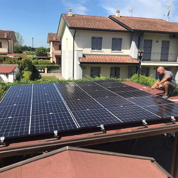Impianti fotovoltaici - impianto su tettoia in legno