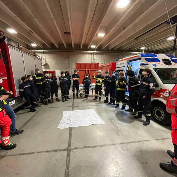 manovra con gruppo allievi vigili del fuoco Arco