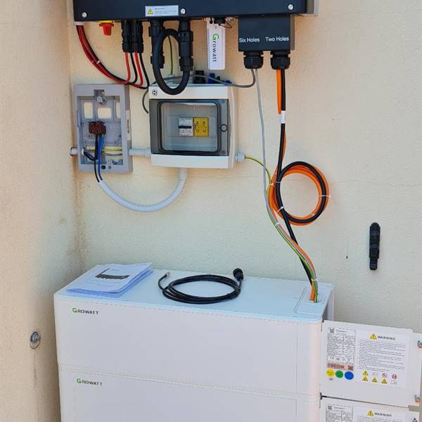 Impianti fotovoltaici - Inverter ibrido 6kwp con accumulo 10kw.