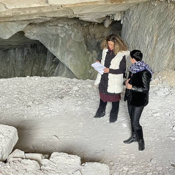 Bosco Caproni - Carolina Farano e Monia Di Mauro ripassano gli appunti