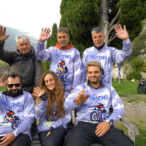 Tour guidati con moto da enduro elettriche