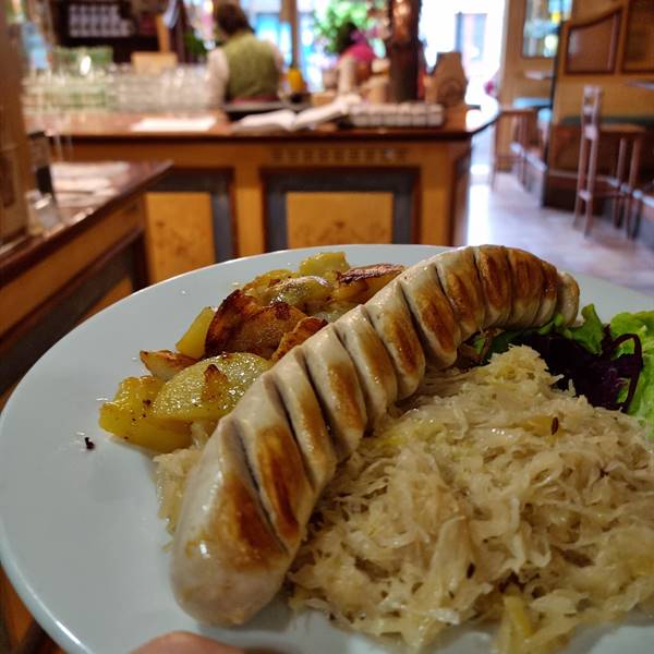Bratwurst con crauti e patate saltate, Ristorante Kapuziner, Lago di Garda
