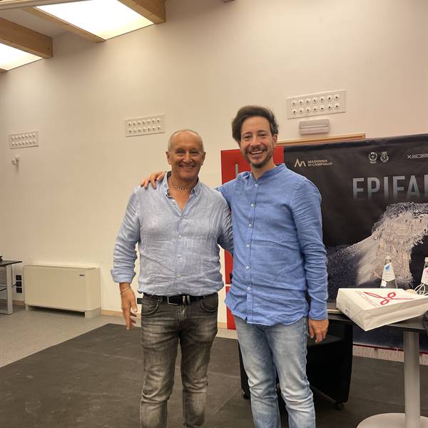 Art Rider - Un piacere aver fatto la conoscenza con l'archeologo Andrea Angelucci, per gli appassionati di storia, arte e territorio noto conduttore televisivo della trasmissione su Rai 5 "Art Rider." La foto è stata scattata in occasione della sua serata a Madonna di Campiglio lunedì 7 agosto 2023 per l'evento Epifanie Alpine. Un grazie a Monia di Mauro per lo scatto, un sentito grazie ad Andrea e al suo amico Alì per l'amicizia e le chiacchiere cui sono stati "sottoposti!" A presto Andrea!