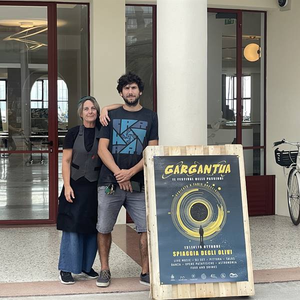 Monica e Mathias Drescig - In onore di Fabio Drescig, artista poliedrico, TST ha messo in piedi "Gargantua", il Festival delle passioni. Alcune immagini della prima giornata alla Spiaggia degli Olivi di Riva del Garda