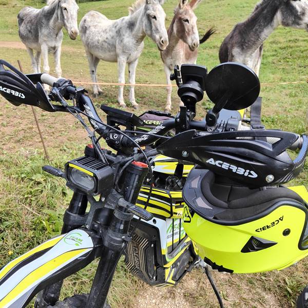 Ma è una bici?? Nooo ignoranti è una Emoto