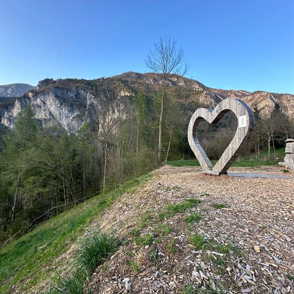 Gallery - cuore gigante a Molina di Ledro