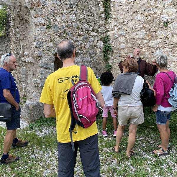 Castel Corno, Isera, frazione Lenzima - Al termine il "giusto" rinfresco offerto ai partecipanti