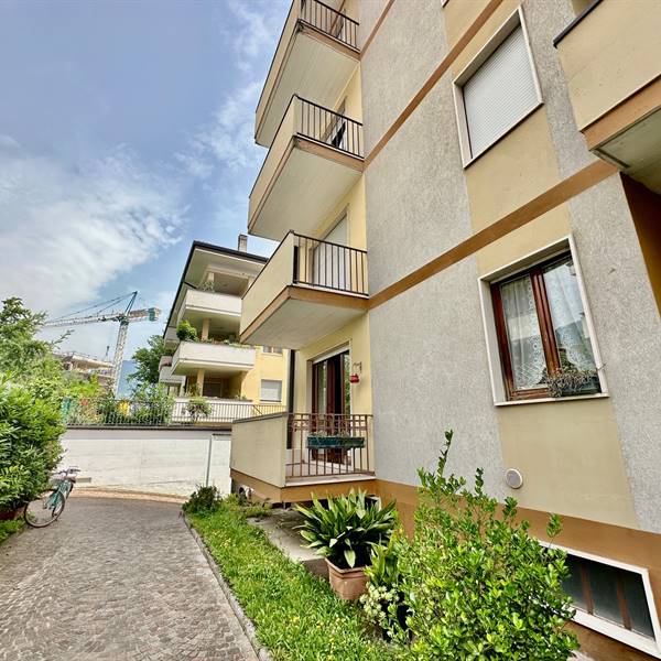 RIVA - QUADRILOCALE IN MAGNIFICA POSIZIONE