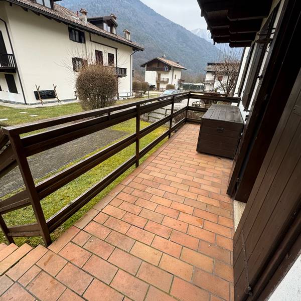 Gallery | Ledro Service Tour | Residence Scandoler bilocale | Balcone 