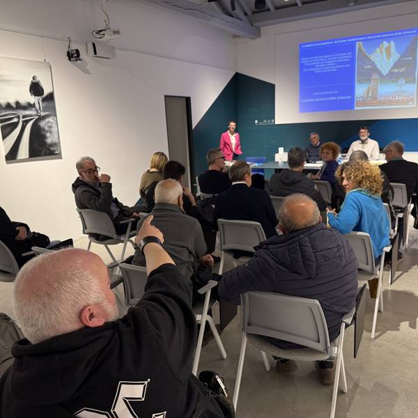 Turismo verde e blu - L'industria del forestiere in Alto Garda tra fine Ottocento e inizio Novecento - Il pubblico presente che interagisce coi relatori