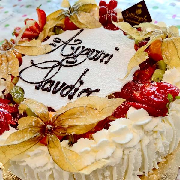 pan di Spagna con frutta