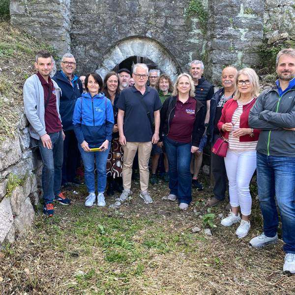 visita in compagnia dell'associazione Benac - domenica 4 maggio siamo stati a visitare un bunker a Torbole .
un momento di incontro con altre realtà del territorio.
TST propone queste uscite spesso in luoghi privati e chiusi, ai suoi soli soci