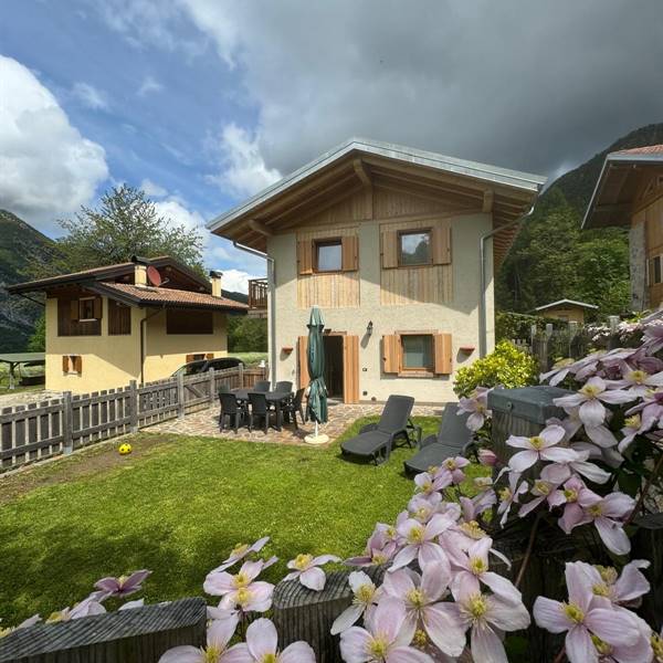 Gallery | Ledro Service Tour | Chalet Rosa  | Giardino