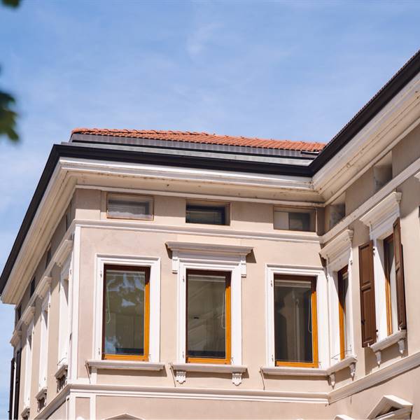 RIVA - ELEGANTE TRILOCALE IN CENTRO