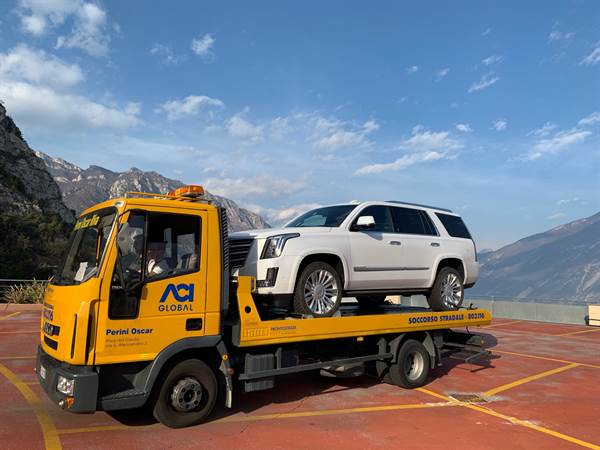 Soccorso Stradale a Tremosine Cadillac Escalade