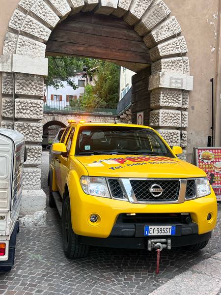 Posti stretti No Problem noi con il nostro Pick-up ci entriamo !!!