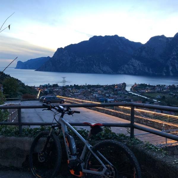 noleggio biciclette elettriche a torbole sul garda