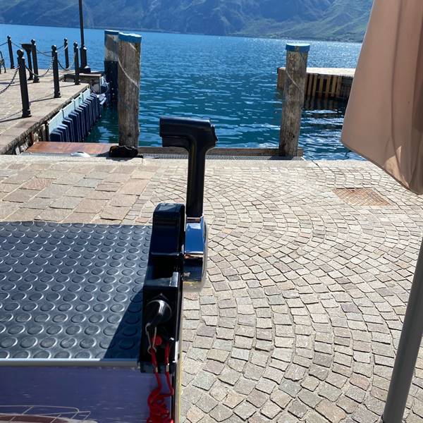 A lezione di guida sul Lago di Garda-Yellow Team Rent Boat-Limone sul Garda