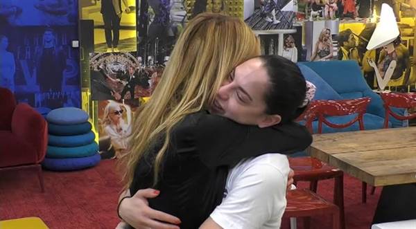 Adriana consola Carlotta Maggiorana, sente la mancanza di casa - GFVip